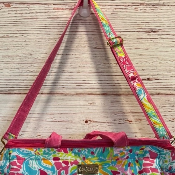 Lilly Pulitzer Insulated Beach Cooler in Lovers Coral with shoulder strap NEW - Picture 6 of 8